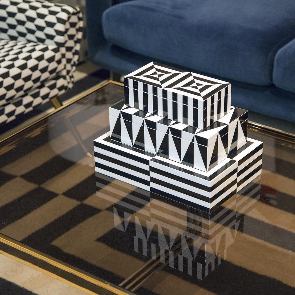 medium op art box